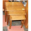 Image 1 : 3 PCE OAK NESTING TABLES