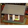 Image 1 : LOG CABIN BIRDHOUSE, 17 X 13