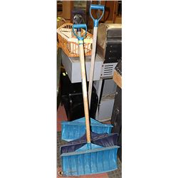 SET OF 3 SNOW SHOVELS