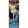 Image 1 : SET OF 3 SNOW SHOVELS
