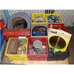 PALLET WITH 6 PLASTIC CRATES AND SEVERAL