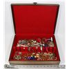 Image 1 : WOOD BOX FILLED WITH ESTATE COSTUME JEWELLERY