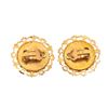Image 3 : Chanel Vintage Gold-Tone Faux Pearl Clip-On Earrings