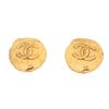 Image 2 : Chanel Vintage Gold CC Round Hammered Disc Clip On Earrings