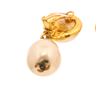 Image 3 : Chanel Vintage Gold Faux Pearl Tear Drop Clip On Earrings
