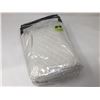 Image 1 : lot of 1x white diamond shaped detailed curtain