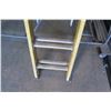 Image 2 : Yellow 16-Foot Extension Ladder