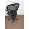 Image 4 : Rolling Office Armchair w/ Mesh Back