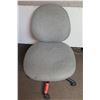 Image 1 : Rolling Gray Upholstered Office Swivel Chair