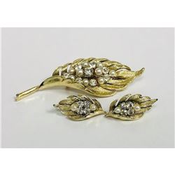 Elegant Gold Toned Semi-Precious Feather Pendant With Matching EarringsÂ