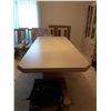 Image 1 : Dining table