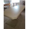 Image 5 : Dining table