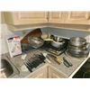 Image 1 : Kitchen pots and cookie sheets