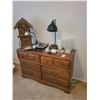 Image 1 : Dresser and contents