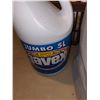 Image 8 : Cleaning supplies