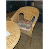 Image 3 : Wicker patio table & 2 chairs
