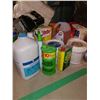 Image 2 : Assortment of cleaning supplis