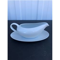 White gravy boat