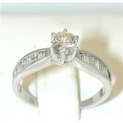 2471 14KW Gold Ring w/ Diamonds