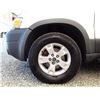 Image 12 : D5 --  2005 FORD ESCAPE XLT, WHITE, 239582 KM'S