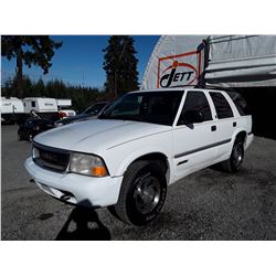J5 --  2001  GMC JIMMY , White , 231600  KM's