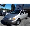 Image 1 : D6 --  2002 TOYOTA SIENNA LE, SILVER, 240716 KM'S