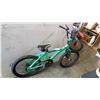 Image 1 : GREEN AVEIS BMX