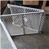Image 2 : STANDING BABY GATE