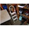 Image 2 : METAL 3 STEP LADDER