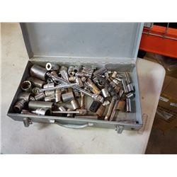 Metal case of sockets and wratchets