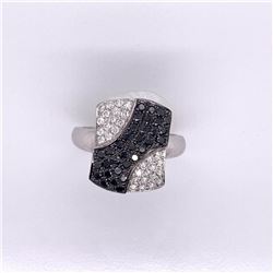 14Kt Gold 0.79Cts Natural Black & White Diamonds Ring