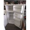 Image 2 : Apartment Size Refrigerator Freezer
