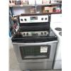 Image 1 : Black Whirlpool Smooth Top Electric Stove