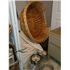 Image 1 : Chair, baskets & pets