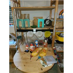 Contents desk & shelf