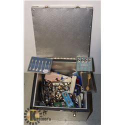 BOX OF OVER 500 ESTATE COLLECTOR SPOONS
