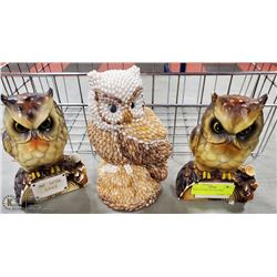 BOX OF HOME DECOR ITEMS