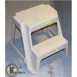 PLASTIC 2-STEP LIGHTWEIGHT LADDER - SOLID