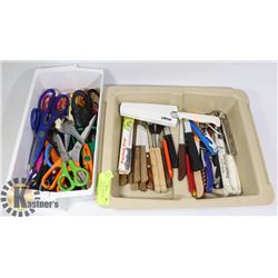 2 TRAYS WITH SCISSORS AND FOLDING KNIVES ETC