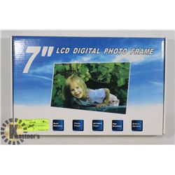 7" LCD DIGITAL PHOTO FRAME IN BOX