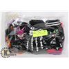 Image 1 : 12PK KIDS HALLOWEEN GLOVES