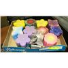 Image 1 : 11 SCENTED CANDLES