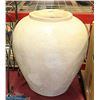 Image 1 : LARGE VASE
