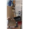 Image 1 : LOT OF SHOVELS & SCRAPER