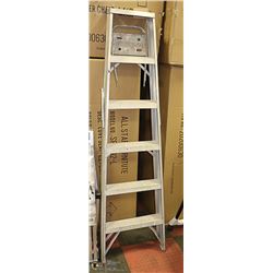 METAL 6' LADDER