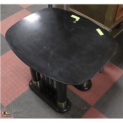 SMALL ACCENT TABLE, 27 X 22 X 21