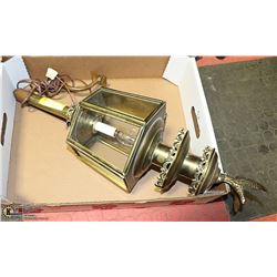 VINTAGE BRASS EAGLE LAMP WITH EAGLE FIGURINE