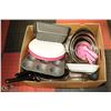 Image 1 : BOX OF BAKING ACCESSORIES INCL. PYREX