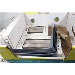 BOX OF SHELF SUPPORTS