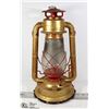 Image 1 : VINTAGE KEROSENE LANTERN 15 IN HIGH. HAS HANDLE